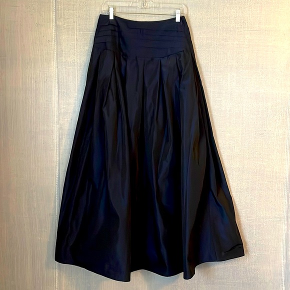 FLO ATELIER Black Taffeta Skirt - Picture 4 of 12